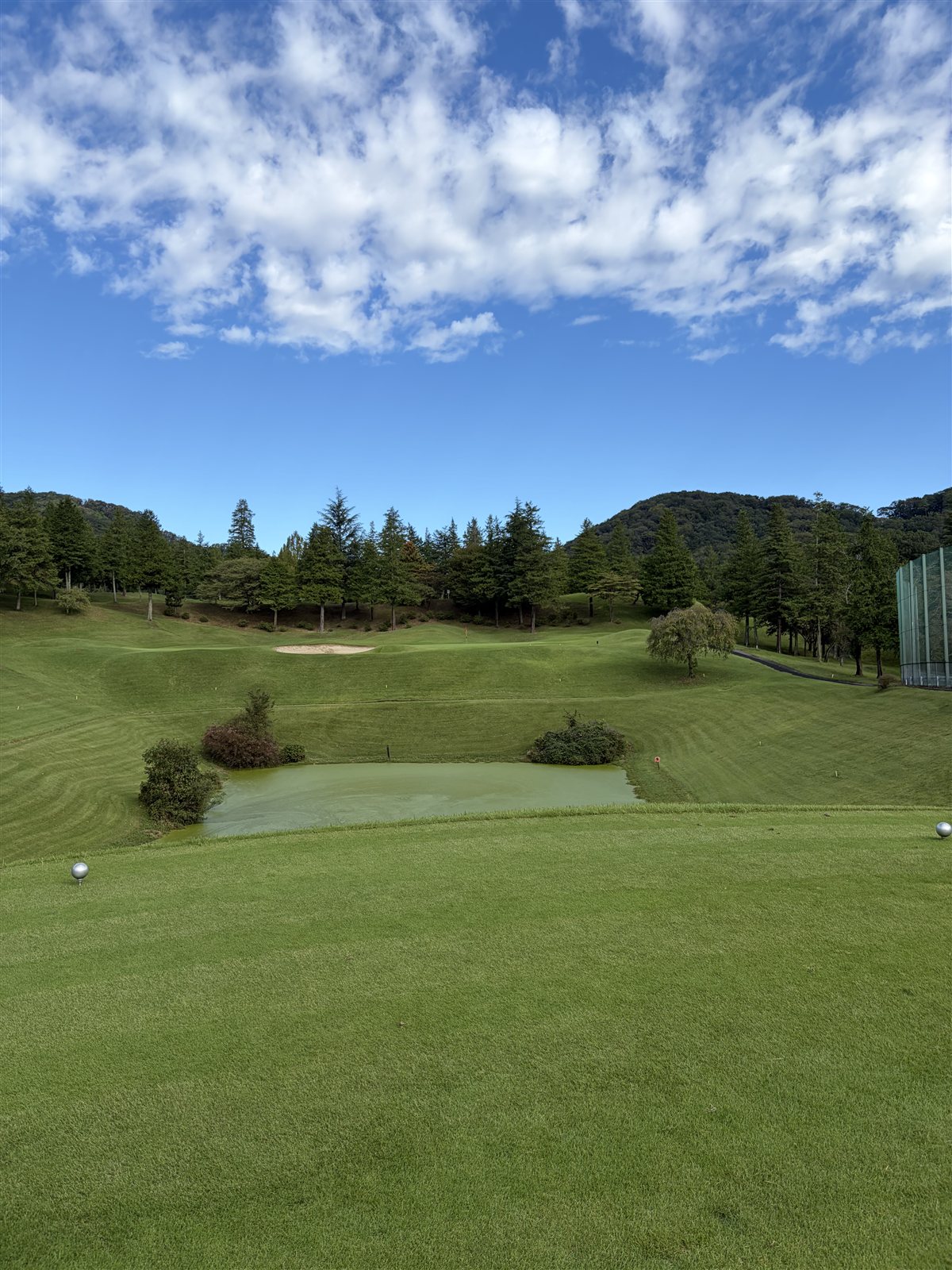 栃木ヶ丘ゴルフ倶楽部OUT5番、池越えの148ヤードパー3